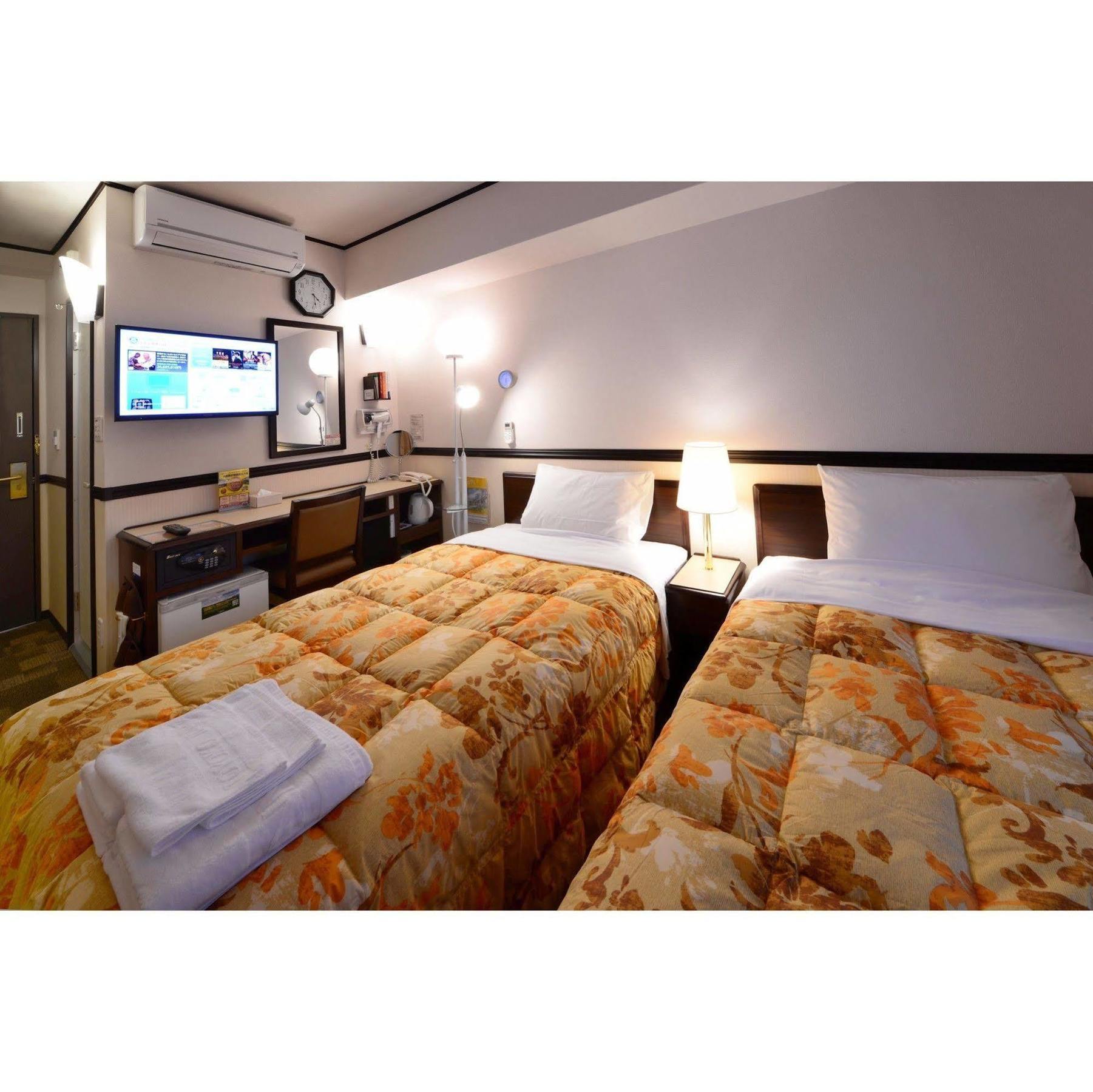 Toyoko Inn Nagoya-Eki Sakuradori-Guchi Honkan Esterno foto