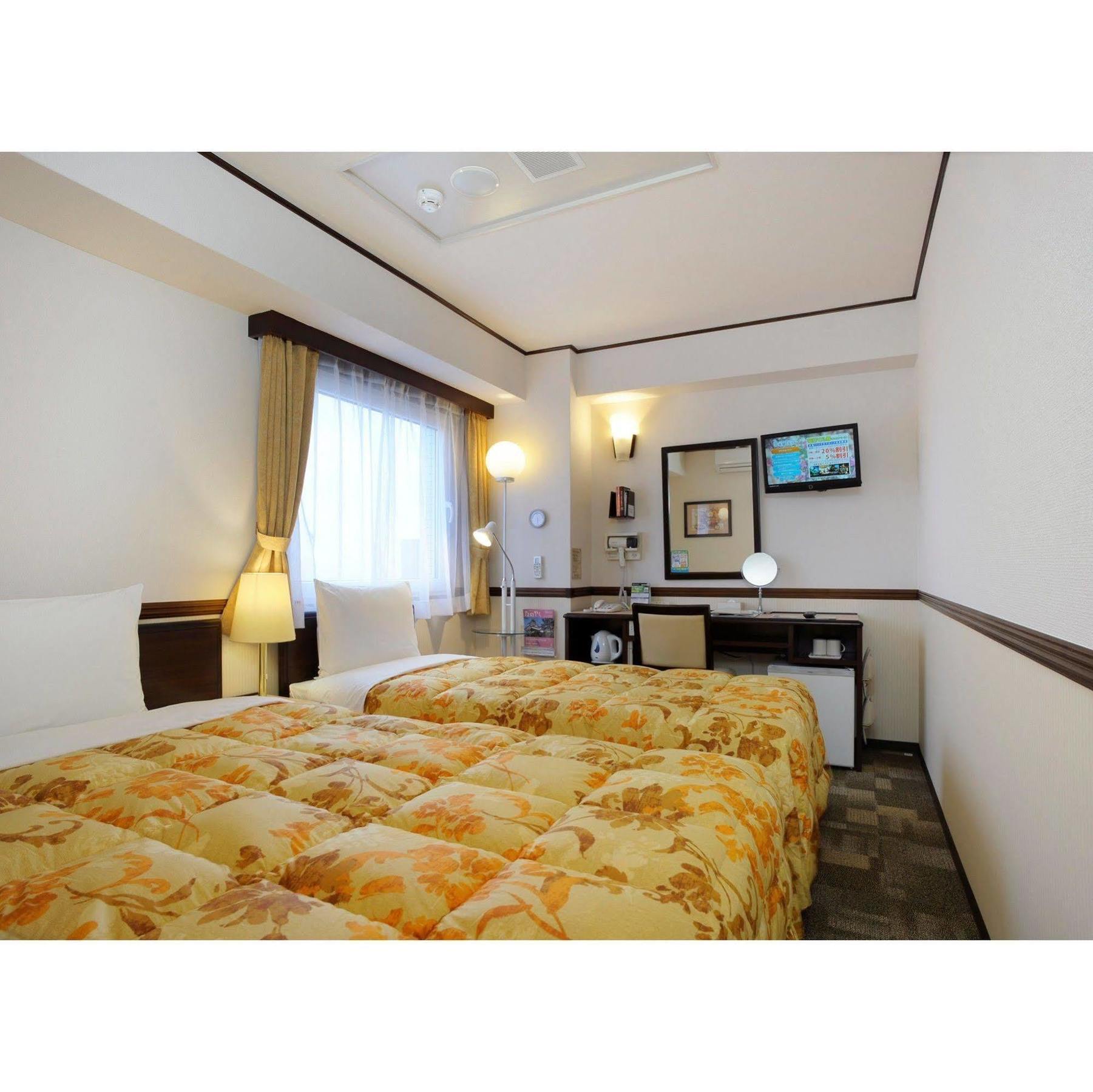 Toyoko Inn Nagoya-Eki Sakuradori-Guchi Honkan Esterno foto